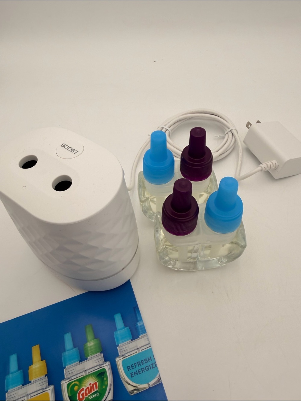 Febreze White Plug-In Air Freshener Diffuser 2 Refills